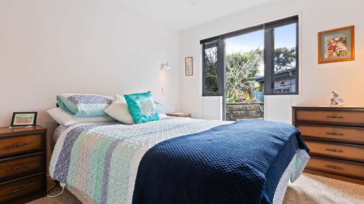 2/50 Wakeman Road Acacia Bay_14