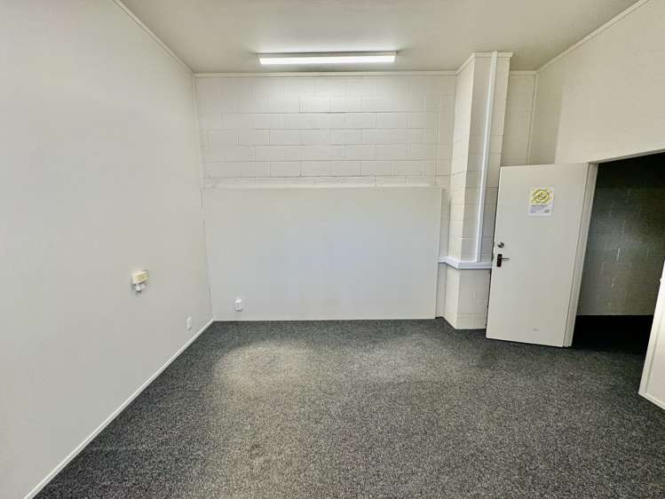 D/9 Anvil Road Silverdale_4