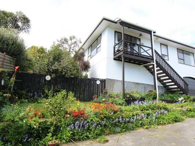 2/4 Kinloch Place Papakowhai_4