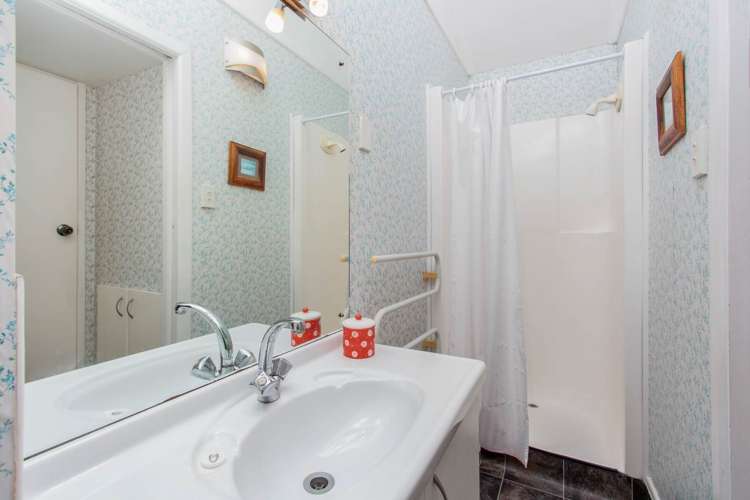 8 Stokes Avenue Te Atatu Peninsula_24