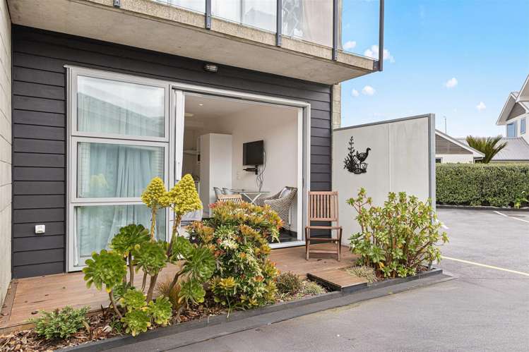 5,7 and 8/27 Marine Parade Carters Beach_27