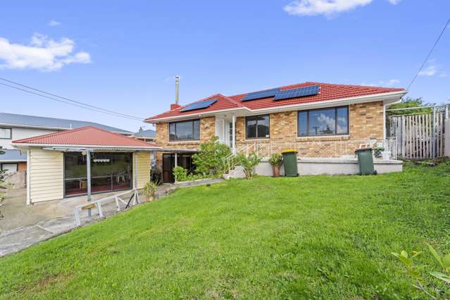 Urgent Sale! Solid Brick, 4 Beds + 1 Bath