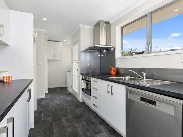 2/337 Oceanbeach Road Mount Maunganui_1