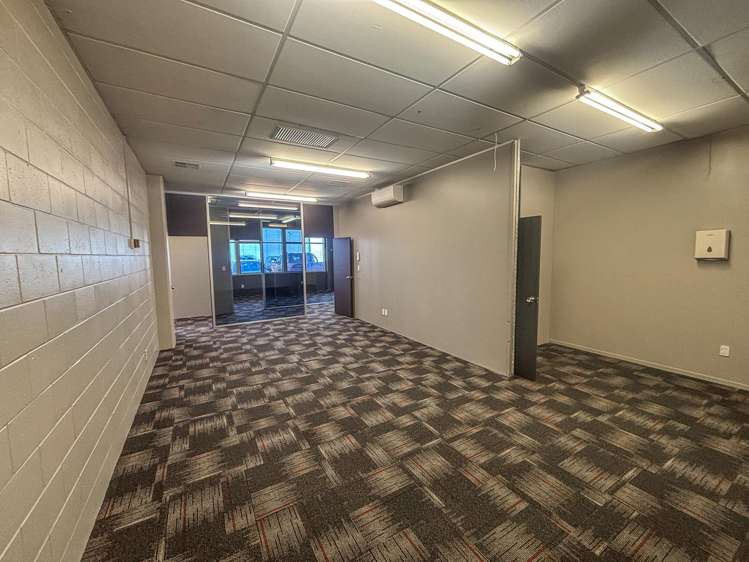 156 Broadway Avenue Palmerston North_2