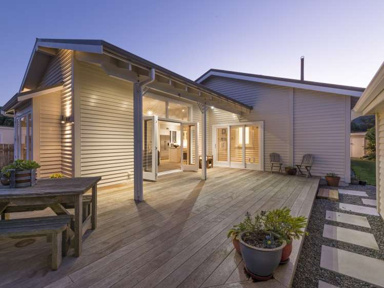 305 The Parade Island Bay_10