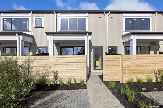 3 Ensuites & 2 Living Rooms - Amazing Layout