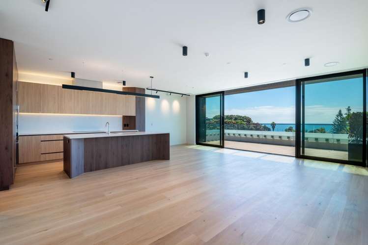 17/423-427 Beach Road_0