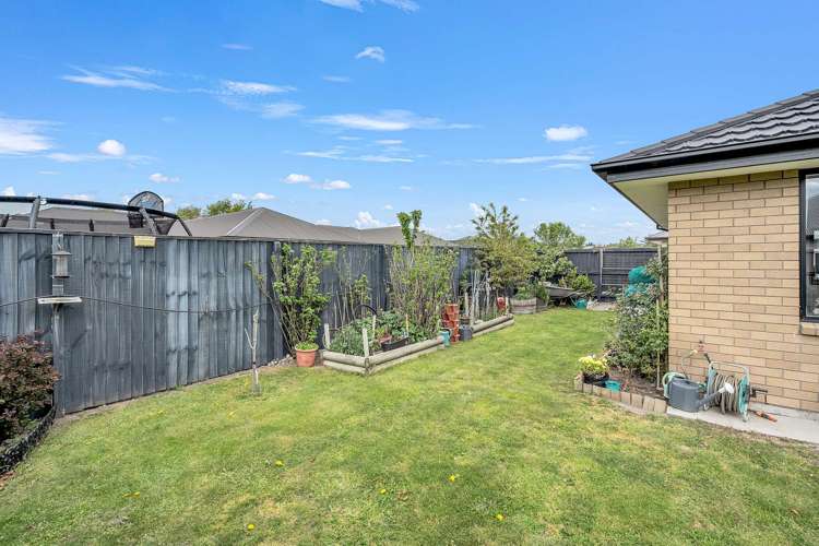 24 Shrimpton Ave Woodend_17