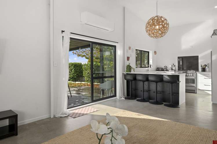 64 Moana Crescent_3