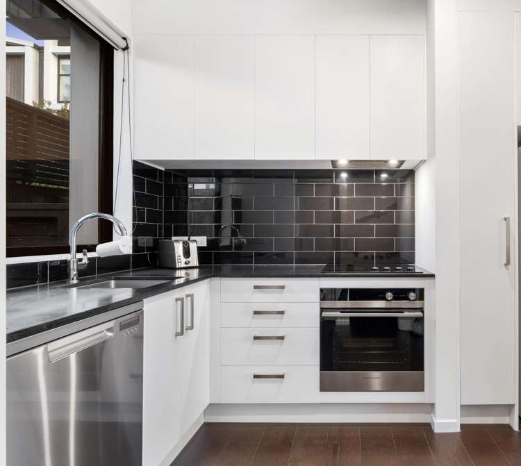 17/37 Glen Atkinson Street_3