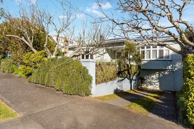 Lockdown frenzy: Auckland bungalow sells for $5.2m - almost $2m above CV