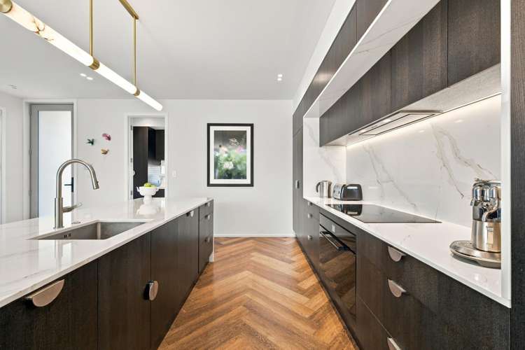 3/130 Office Road Merivale_5