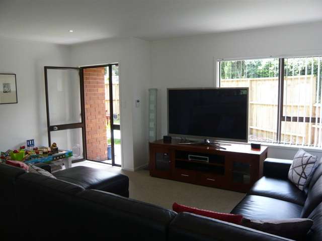 1/105 Tiroroa Avenue Te Atatu South_2