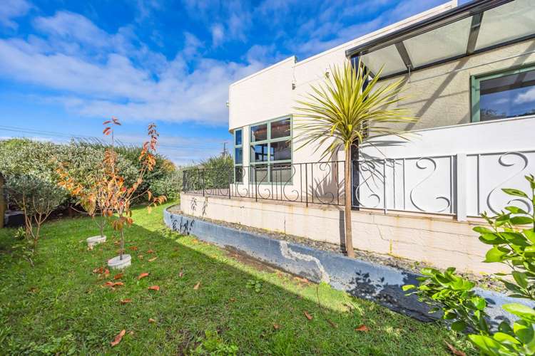 76 Archibald Road Kelston_16