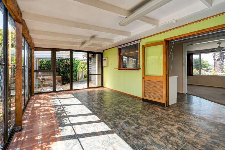 35 Woodford Avenue Brookfield_11