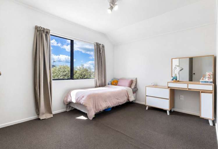 2/66 Spencer Road Pinehill_4