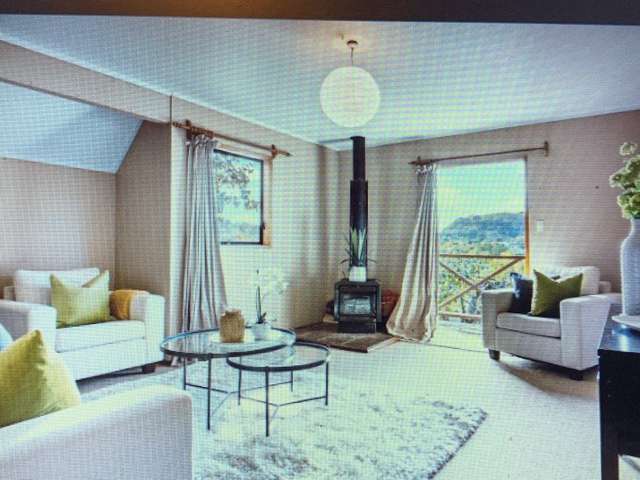 Sunny, warm home, views to Mt Eden