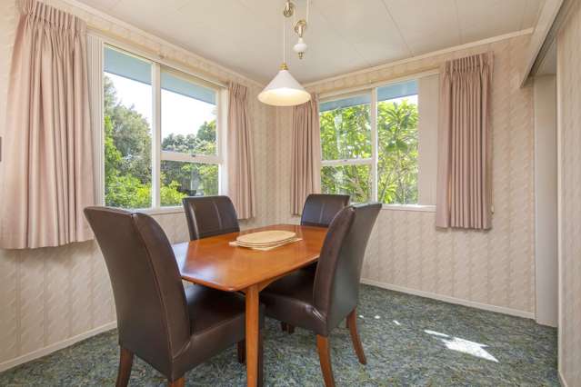 13 De Thiery Place Pakuranga Heights_3