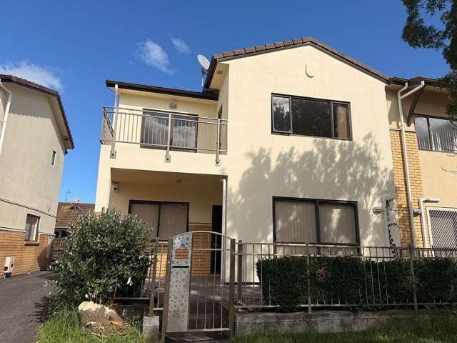 Newly refurbished ownhouse in Flat Bush Awaits You