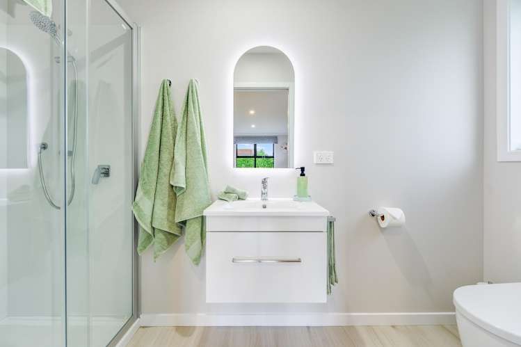 2 Alan Livingston Drive Cambridge_16