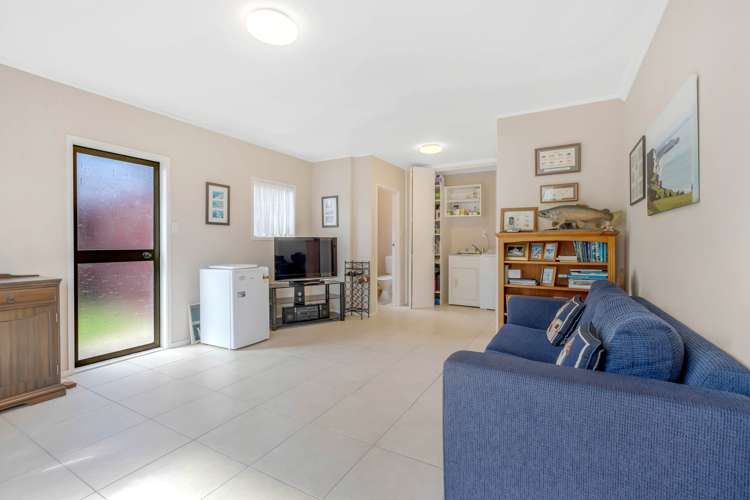 12 Galloway Crescent Farm Cove_11