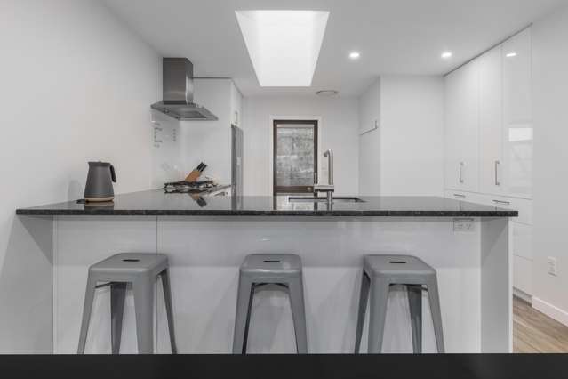 7/24 Acheron Road Paremata_4