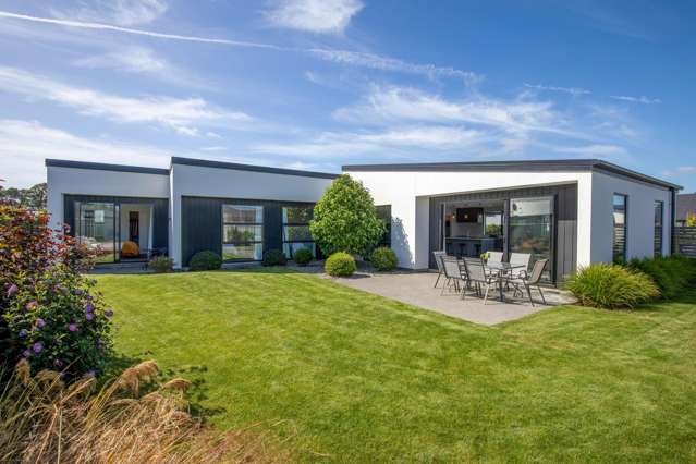 DESIGNED FOR STYLE, SUN AND PRIVACY