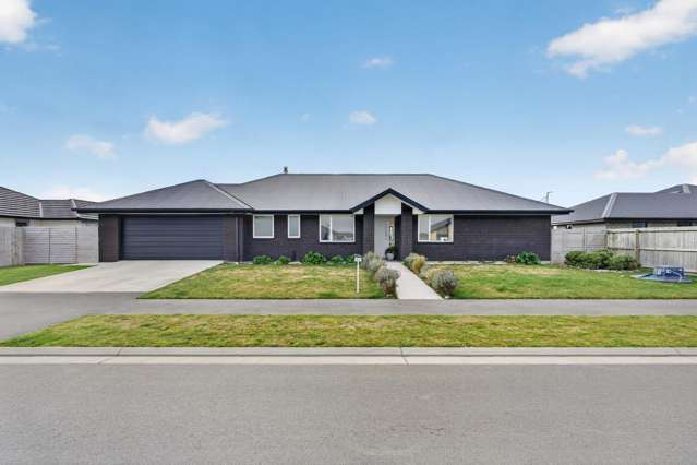 Modern comfort on 1,711sqm - Must be sold