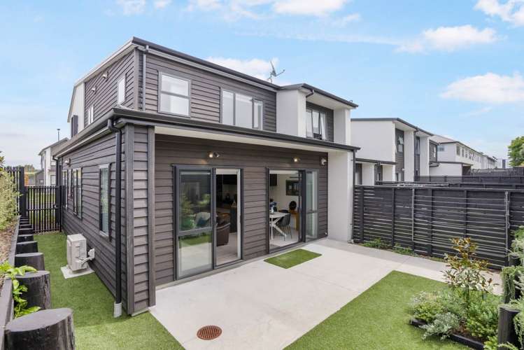 302 Jack Lachlan Drive Beachlands_15