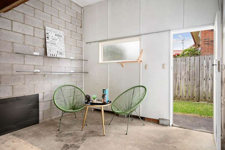 2/2b Dowling Place Pakuranga_14