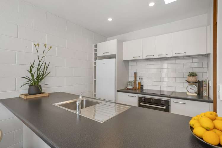 4/130A Shackleton Road Mount Eden_6