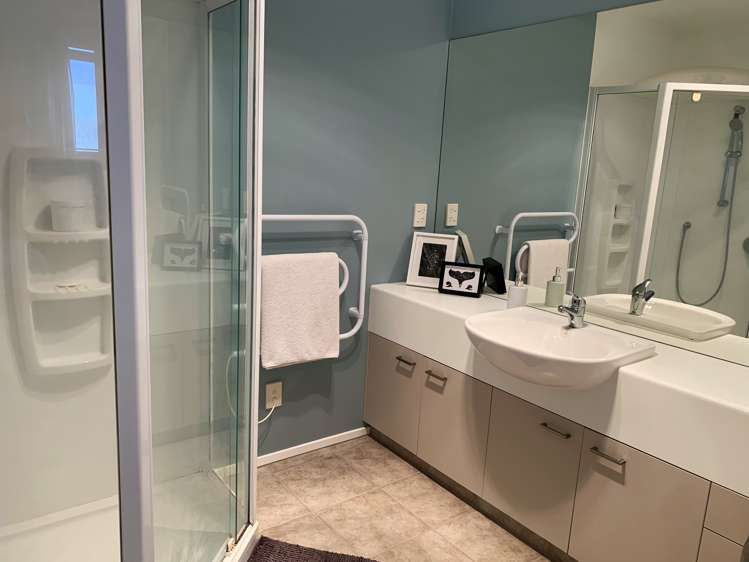 1/9 Broderick Road Johnsonville_14