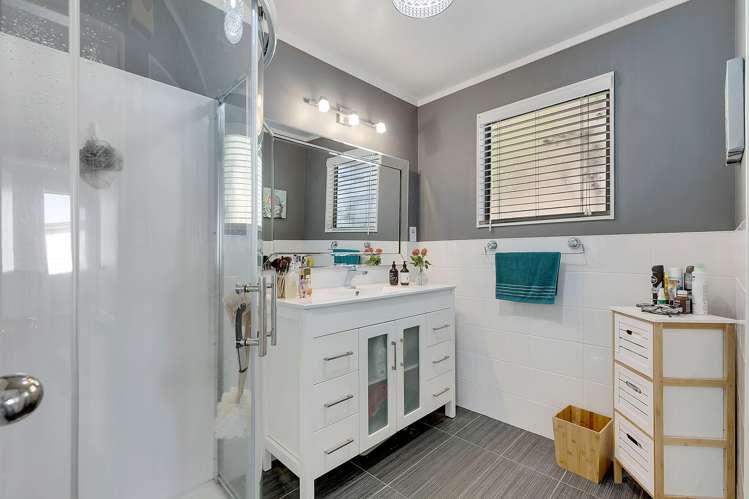 11 Leeward Drive Whitby_11