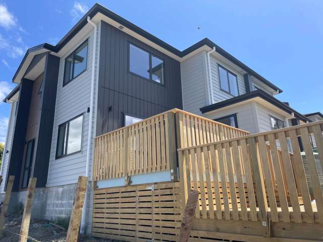 Stylish Duplex Home in Sunnyhills