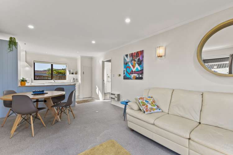 2/2 Langbein Street Stoke_8