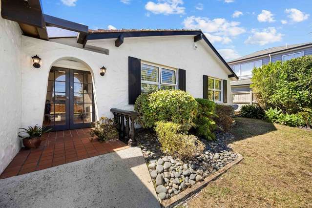 8 Hedge Row Sunnyhills_1