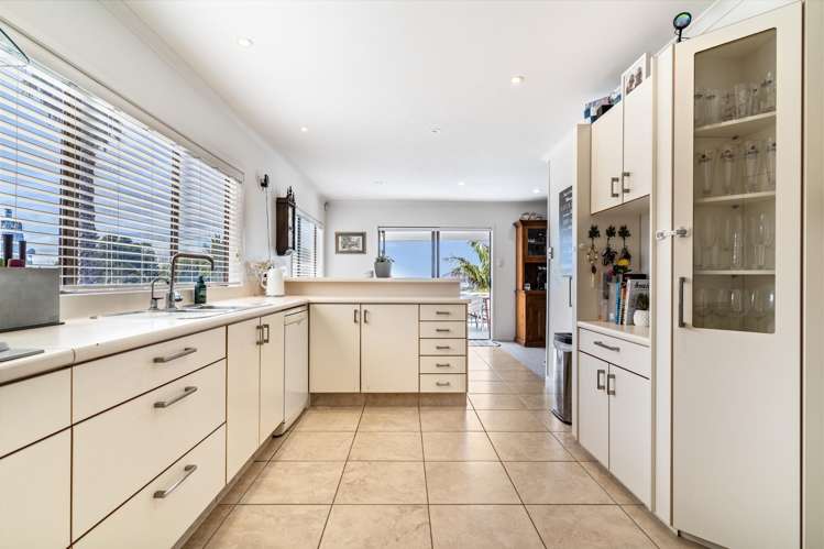 15 Flagstaff Place Massey_13