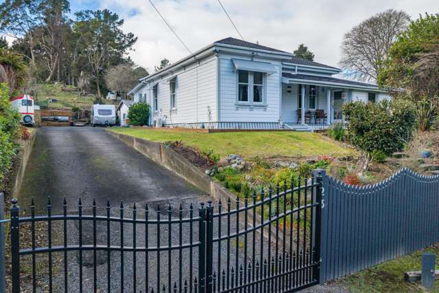 Your Lifestyle Paradise Only Minutes from Town