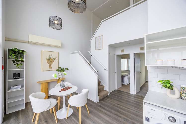 408/10 Flower Street_0