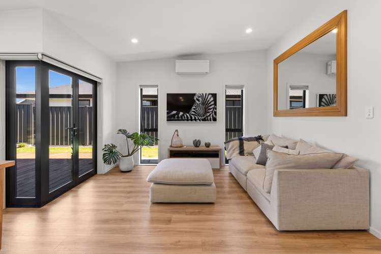 27 Hikawera Drive Frimley_7