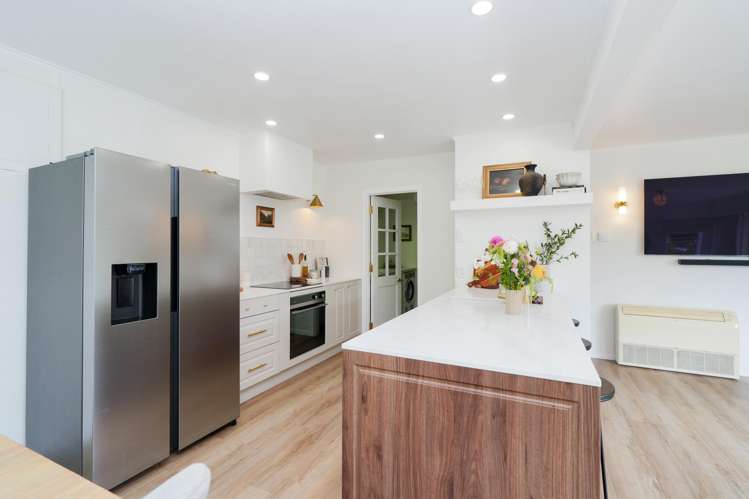 26 Black Road Otatara_13