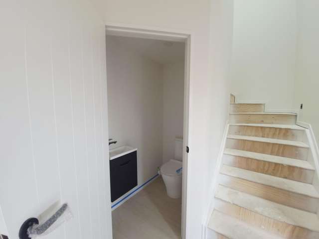 2/13 Torino Street Point England_3