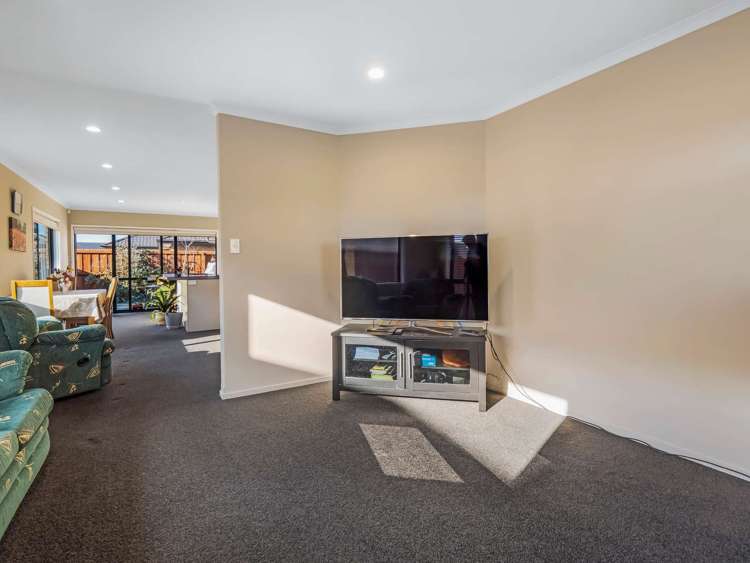 33 Faringdon Boulevard Rolleston_13