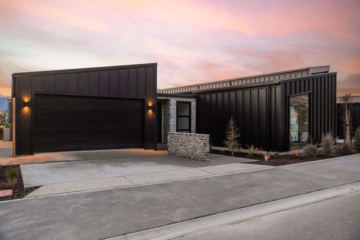 Jacks Point Living - 3 Beds + Office 2