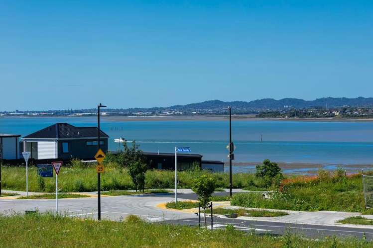 2/18 Scott Road Hobsonville_12