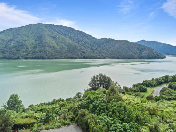 712 Queen Charlotte Drive Havelock_12