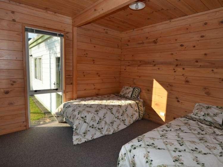 8 Ajax Head Pauanui_12