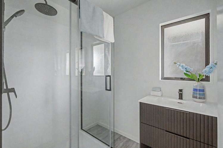 27 Robertson road Mangere_6