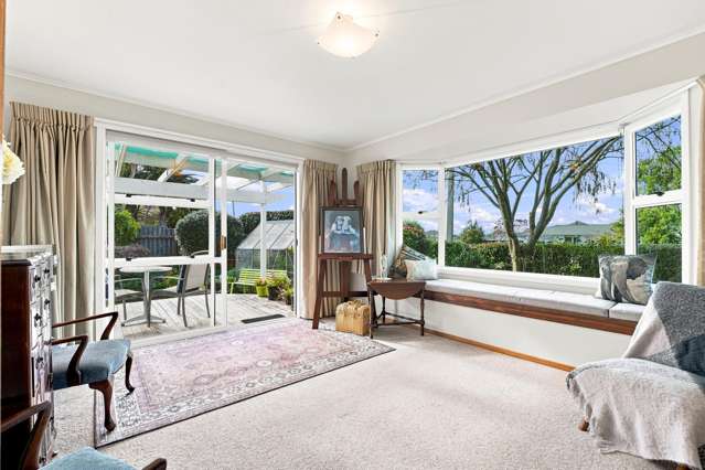 5 Eaton Crescent Otamatea_2