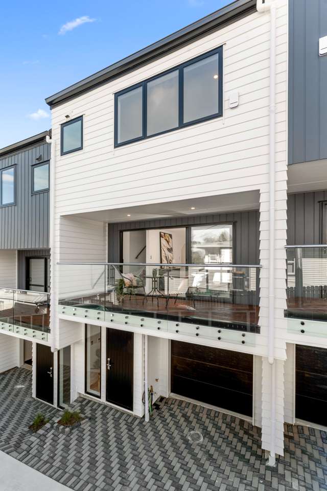 3/18 Sylvan Crescent Te Atatu South_1